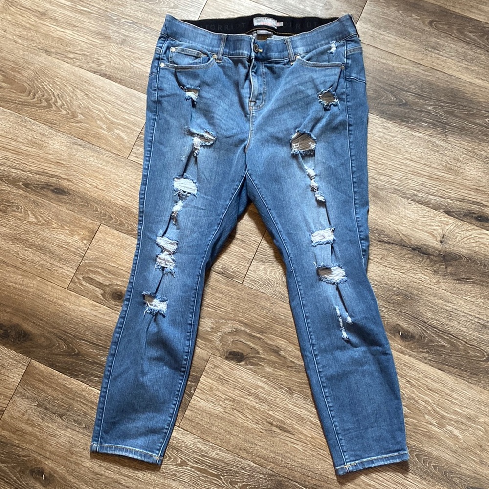 Torrid Bombshell Skinny Premium Stretch High-Rise Distressed Jean Size 18